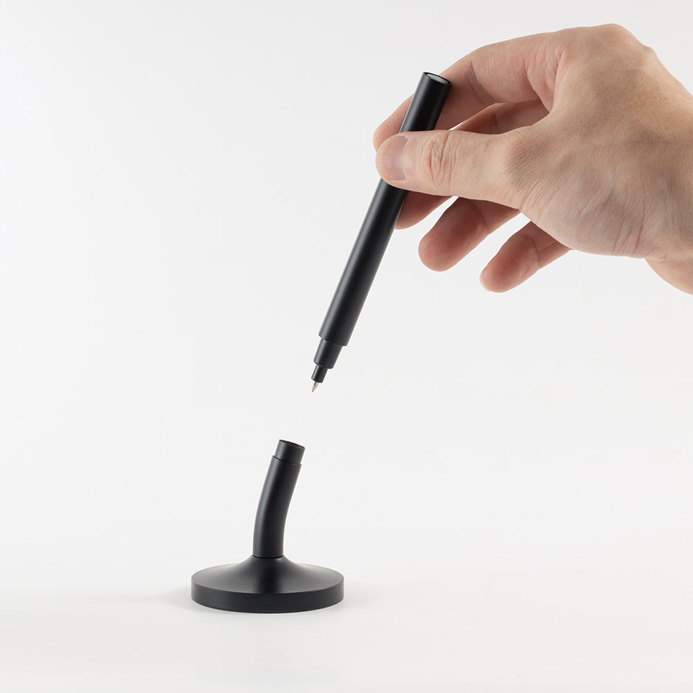 Desk Magpen — Sleek Matte Black Aluminum Roller Pen