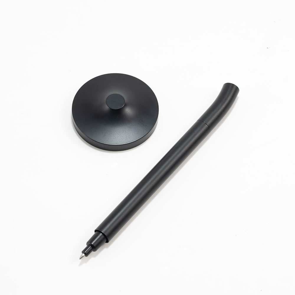 Desk Magpen — Sleek Matte Black Aluminum Roller Pen