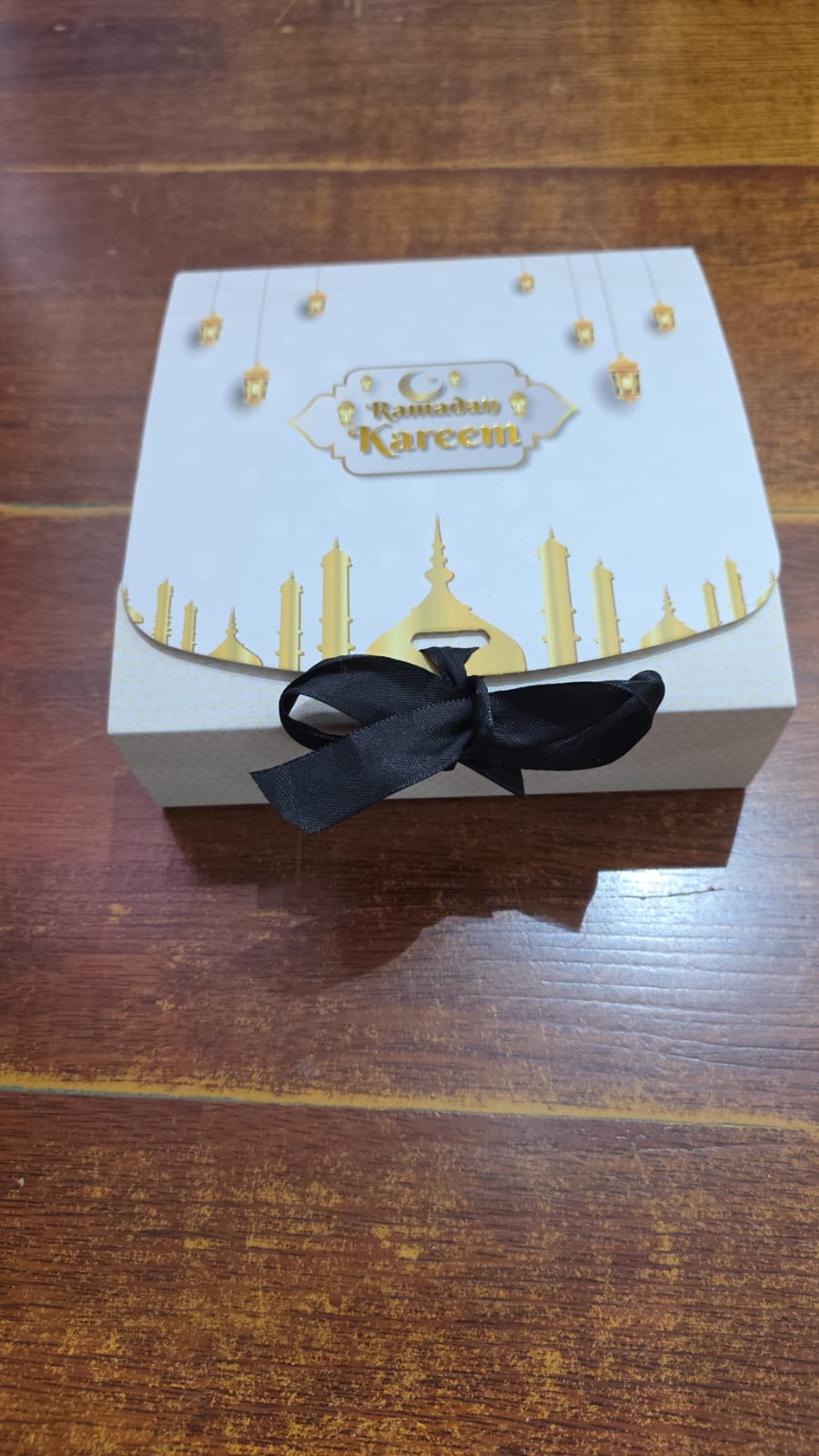 50 pcs Ramadan Boxes with Gold Foil - Small