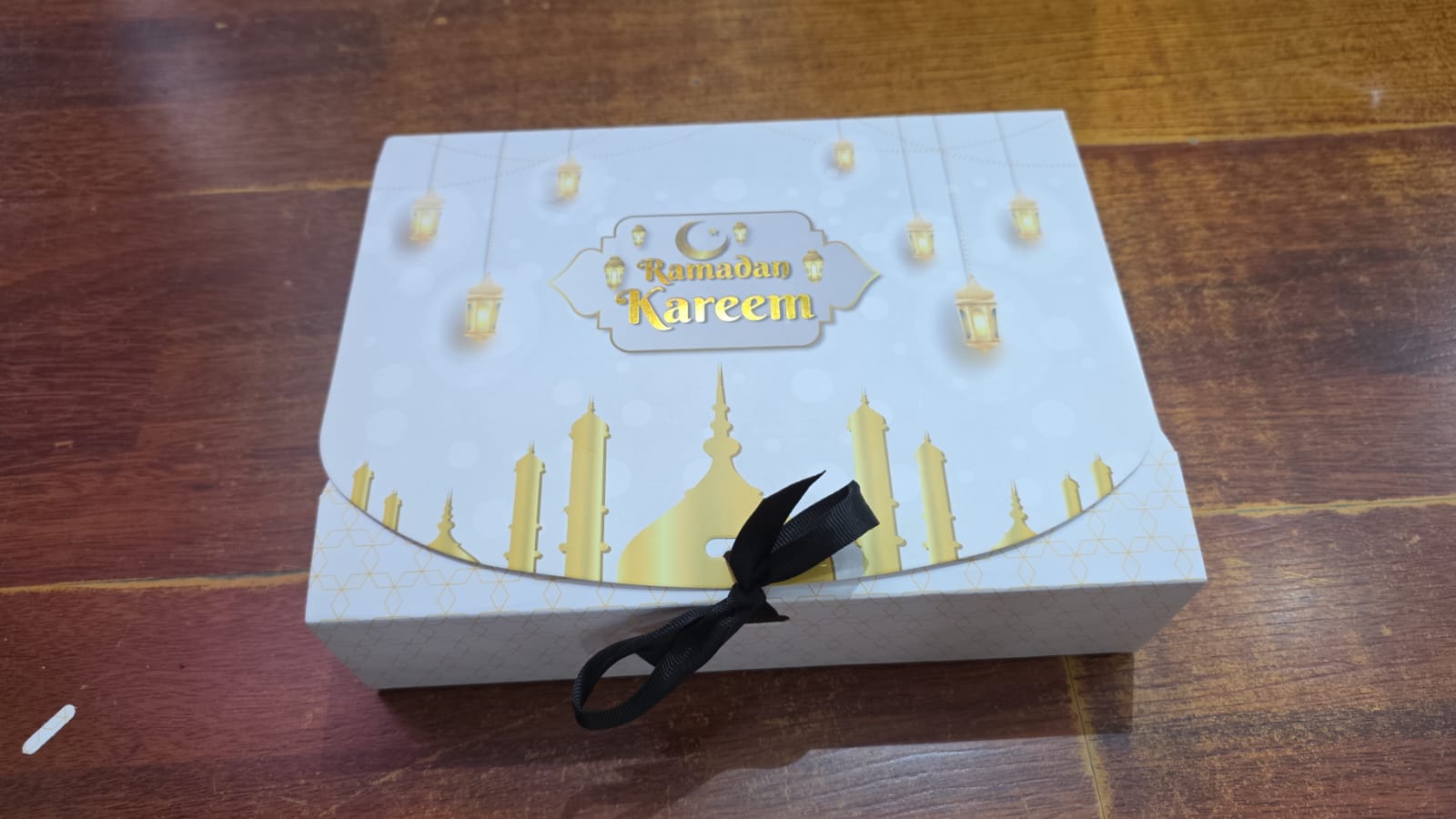 50 pcs Ramadan Boxes with Gold Foil - Medium