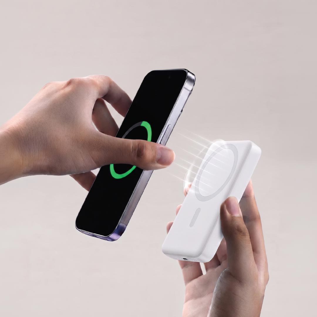 Maglite 5K — 5,000 mAh Magnetic Wireless Power Bank, White