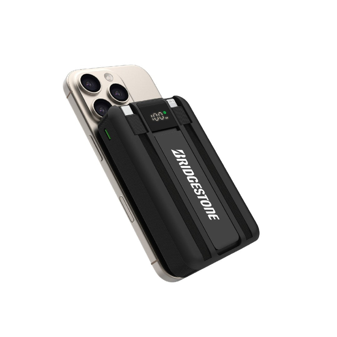 Solaro @memorii 10000 mAh all-in-one wireless powerbank in black