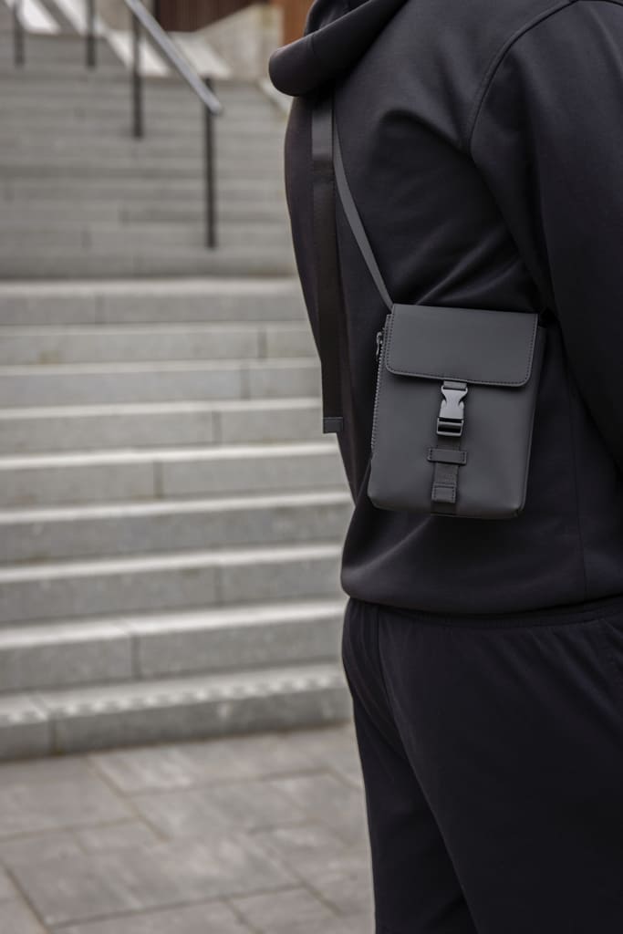 VINGA Baltimore RCS essentials sling bag - Black