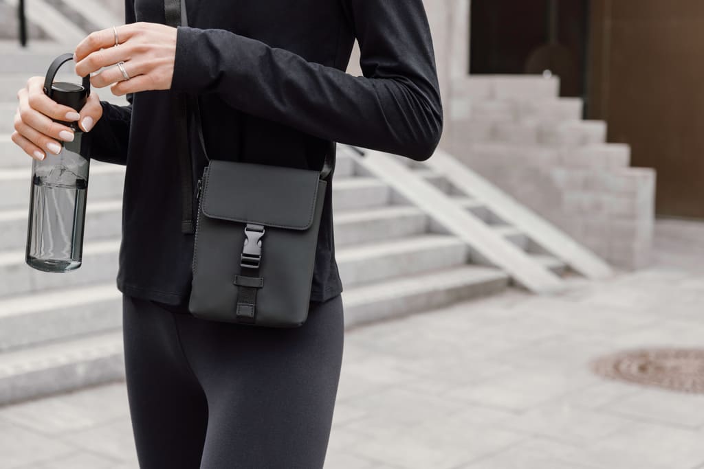 VINGA Baltimore RCS essentials sling bag - Black